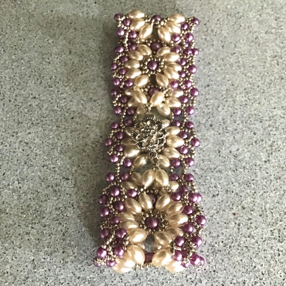 Custom handmade beaded freshwater pearl flower scallop bracelet